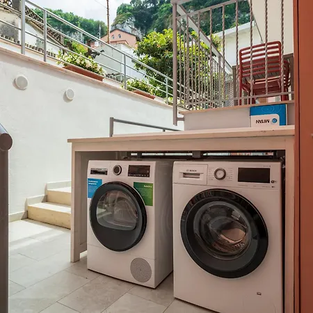Apartment Futura Funky House - De Vivo Realty *